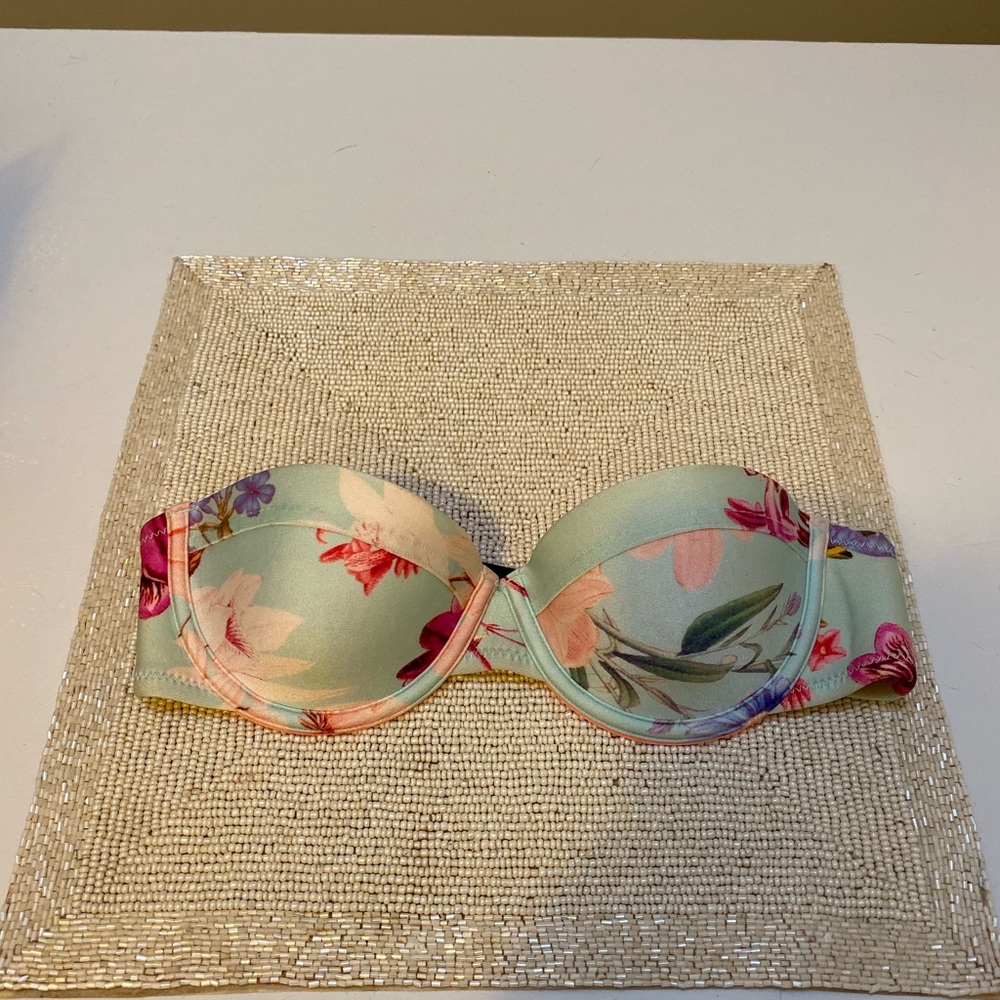 Triangl bikini strapless top!